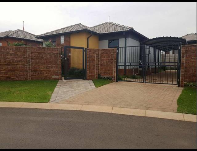 3 BEDROOM HOUSE FOR SALE IN SKY CITY
